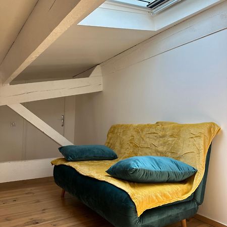 Appartement Avec Vue Sur L Eglise Des Saintes Екстериор снимка