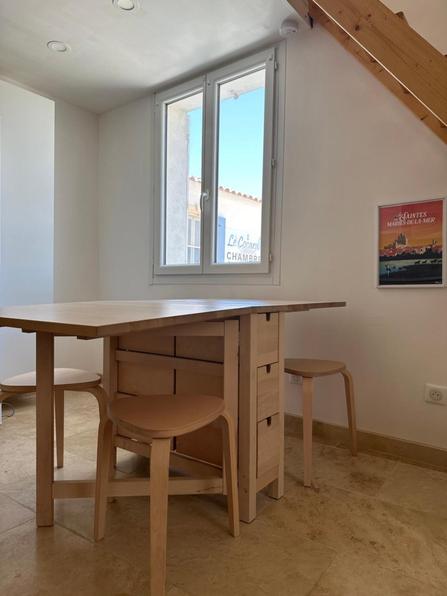 Appartement Avec Vue Sur L Eglise Des Saintes Екстериор снимка