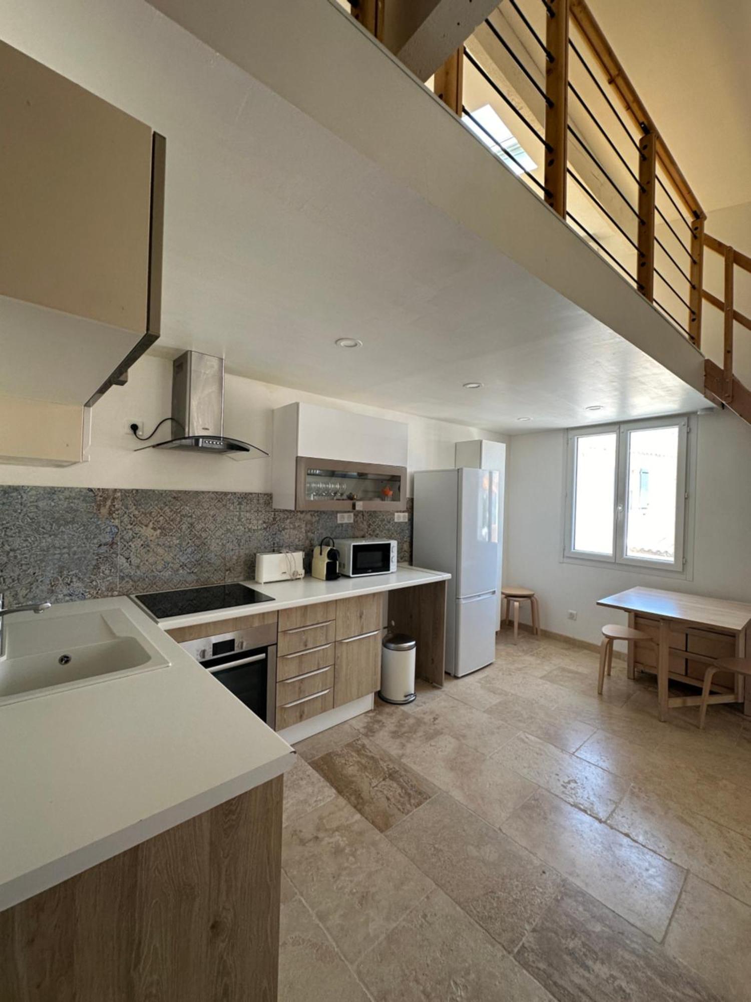 Appartement Avec Vue Sur L Eglise Des Saintes Екстериор снимка