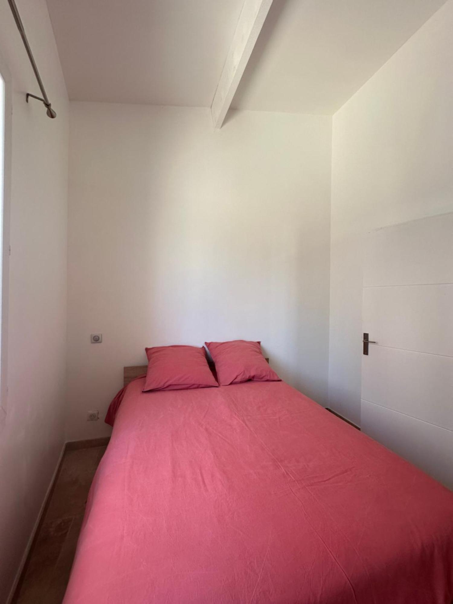 Appartement Avec Vue Sur L Eglise Des Saintes Екстериор снимка