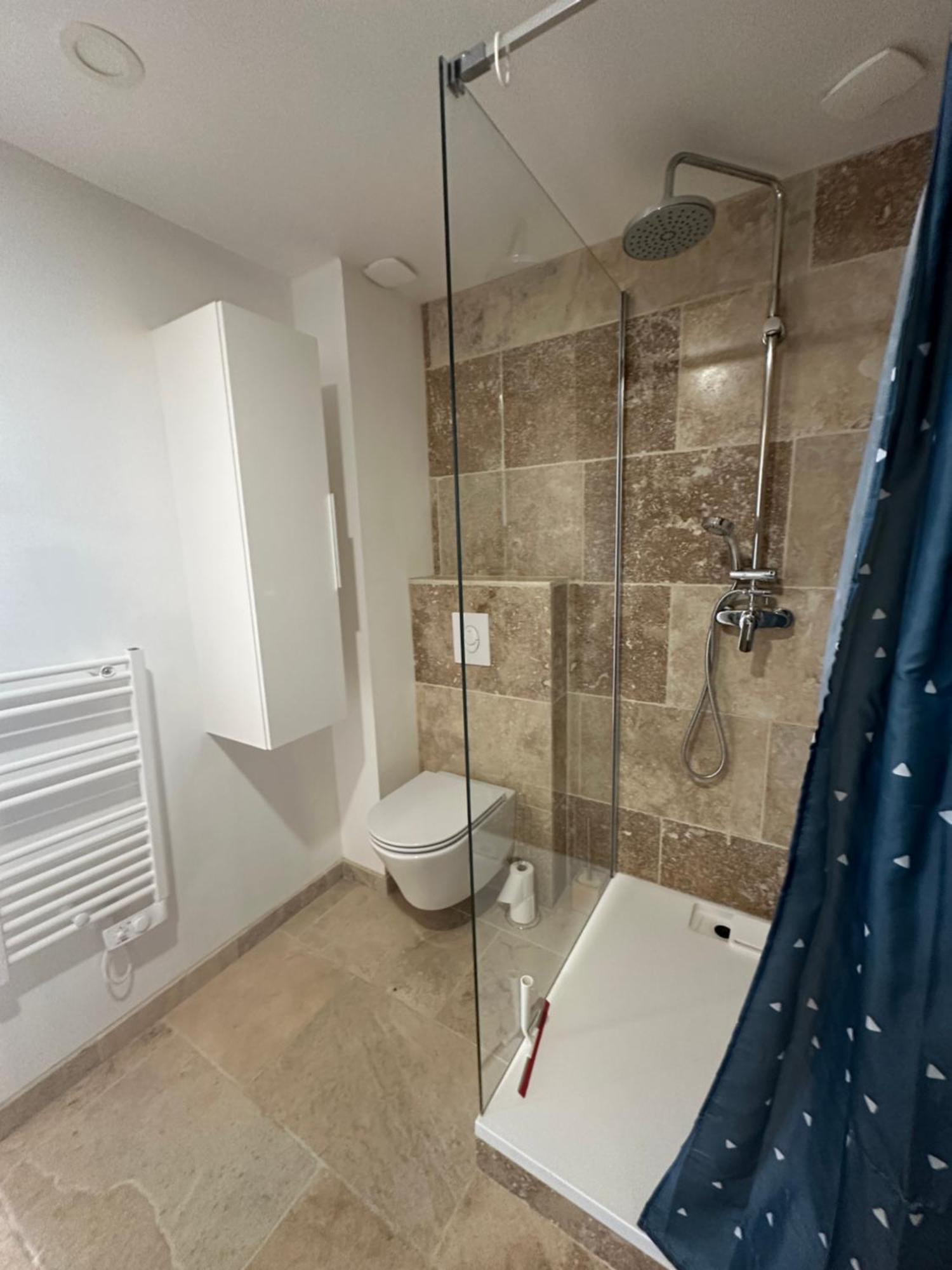 Appartement Avec Vue Sur L Eglise Des Saintes Екстериор снимка