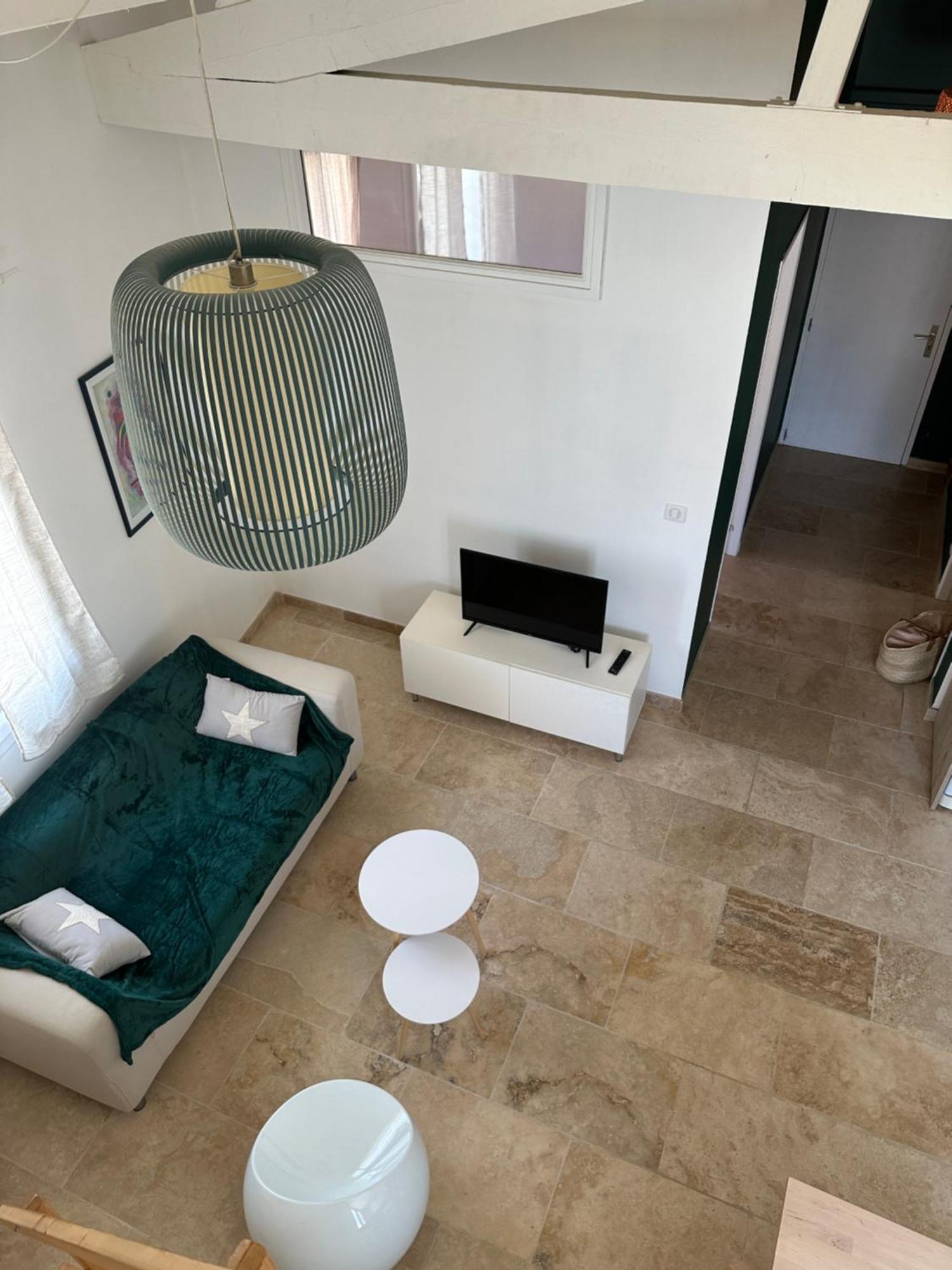 Appartement Avec Vue Sur L Eglise Des Saintes Екстериор снимка