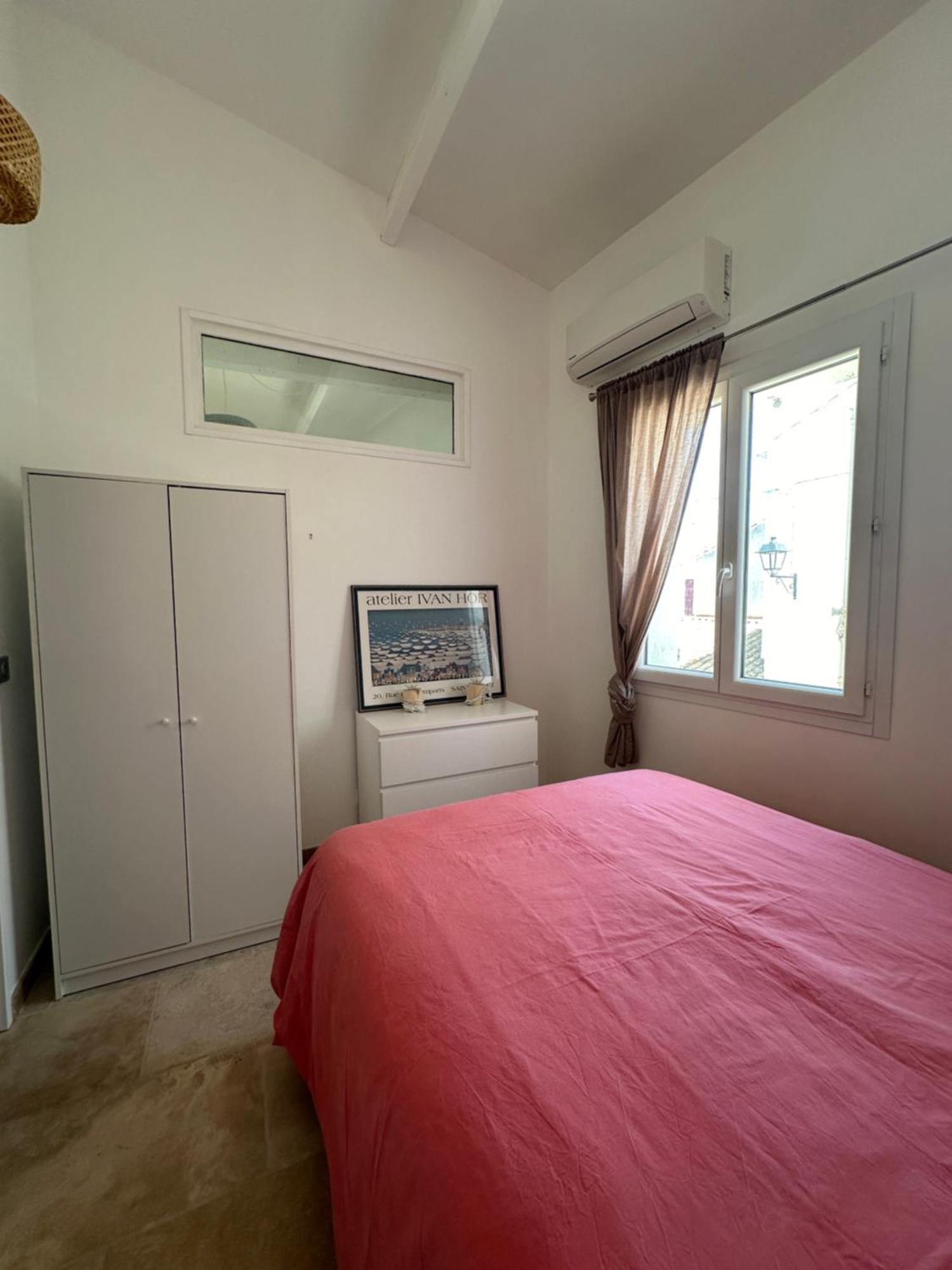 Appartement Avec Vue Sur L Eglise Des Saintes Екстериор снимка