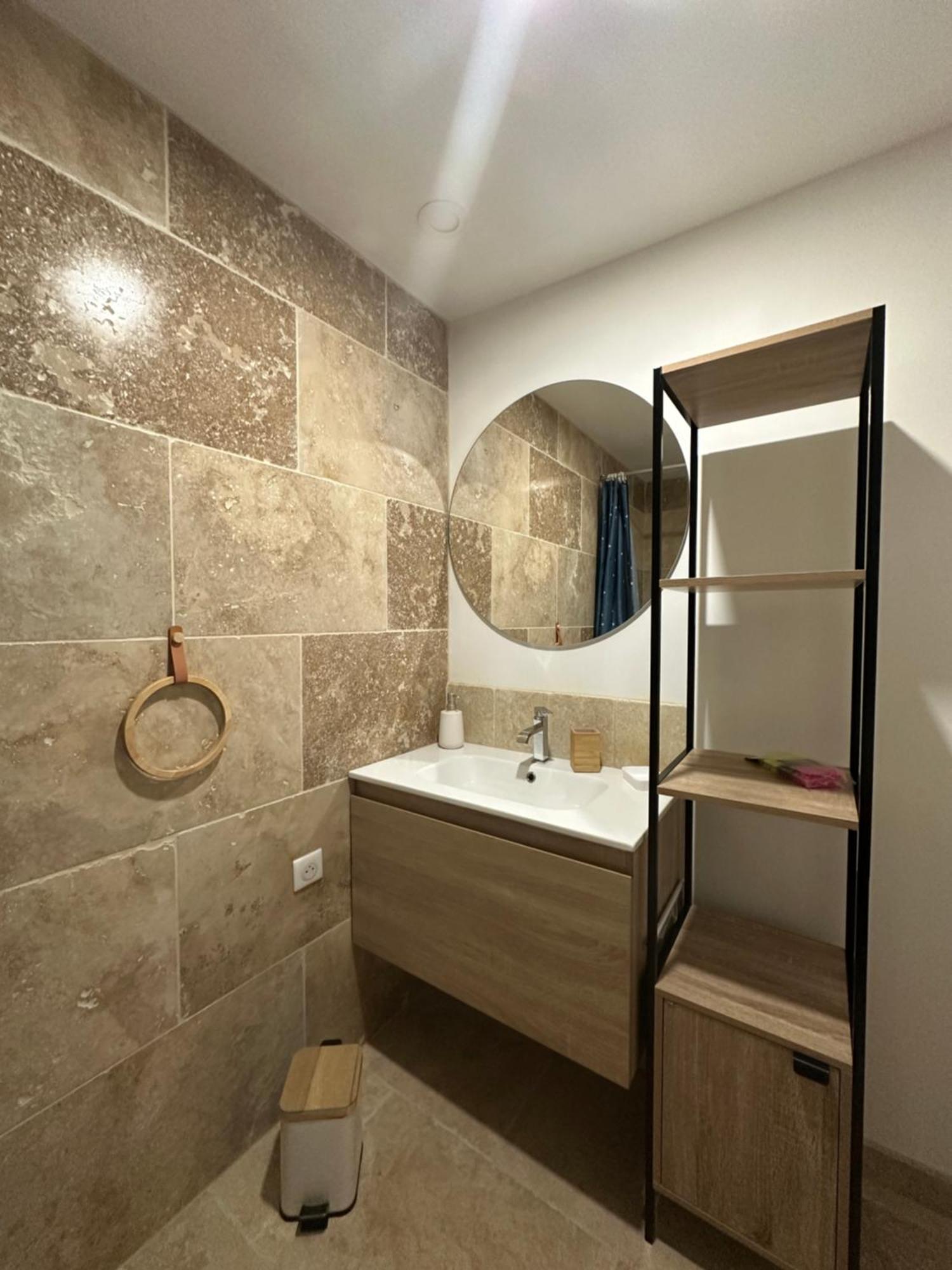 Appartement Avec Vue Sur L Eglise Des Saintes Екстериор снимка