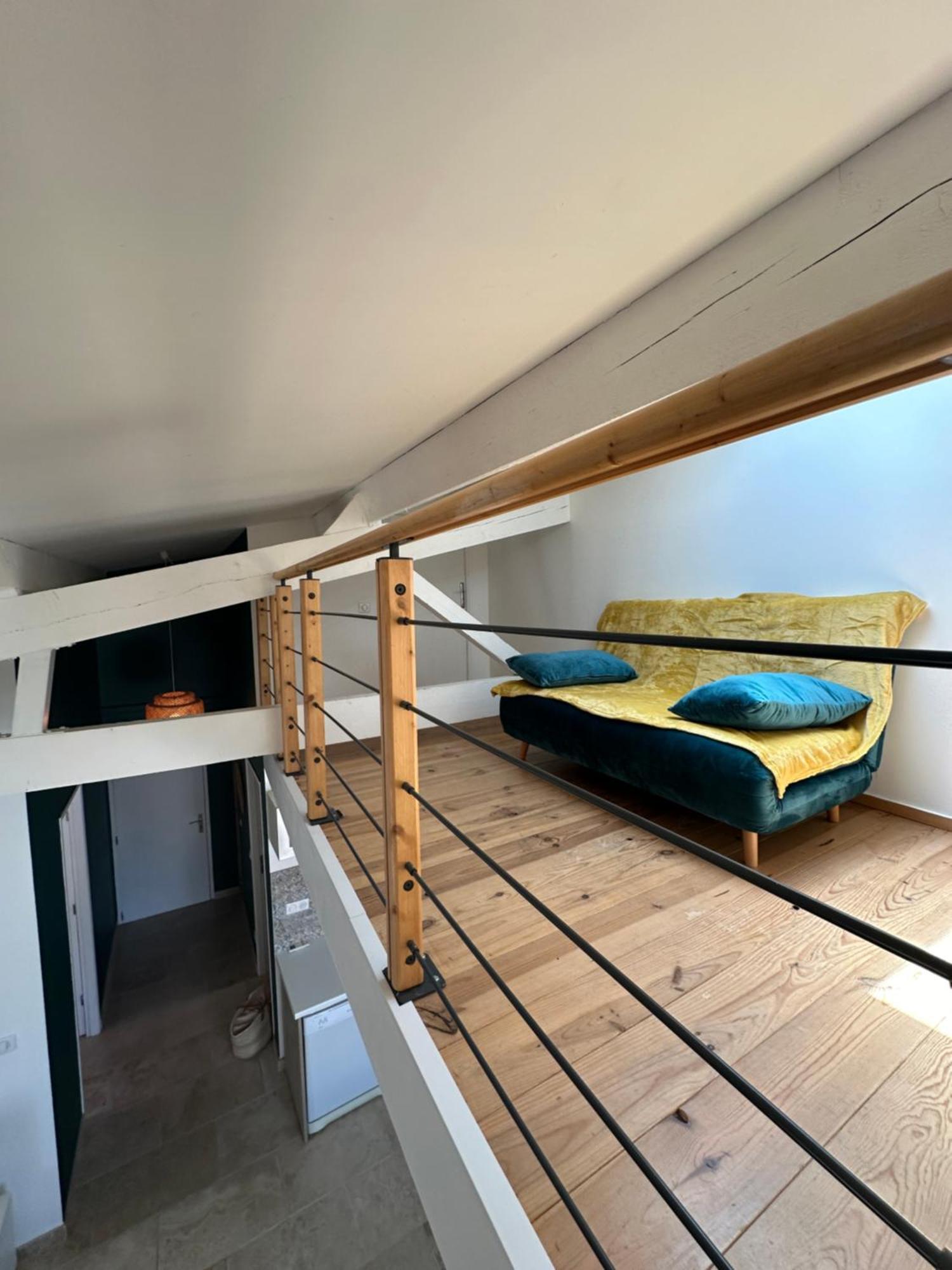 Appartement Avec Vue Sur L Eglise Des Saintes Екстериор снимка