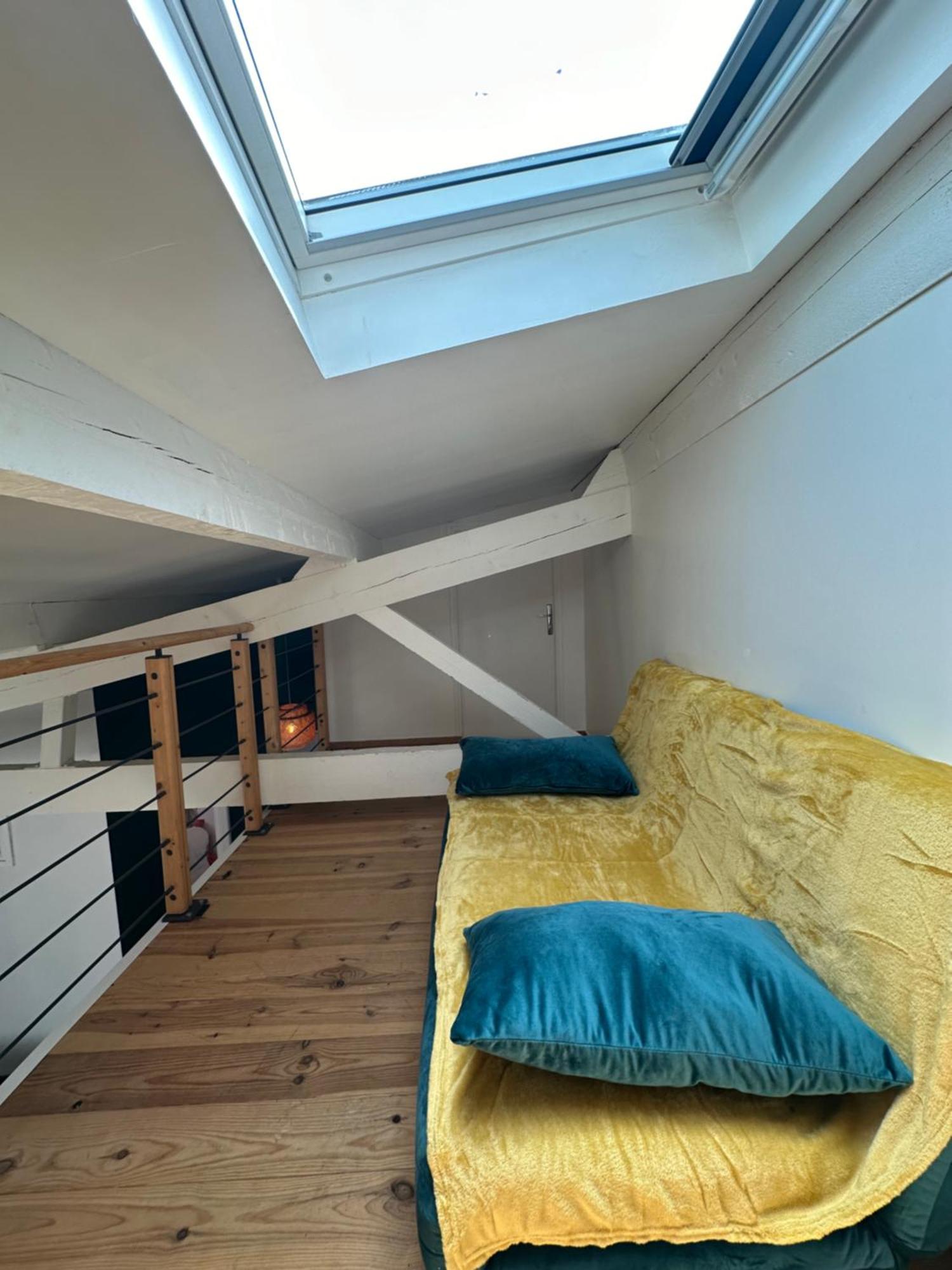 Appartement Avec Vue Sur L Eglise Des Saintes Екстериор снимка