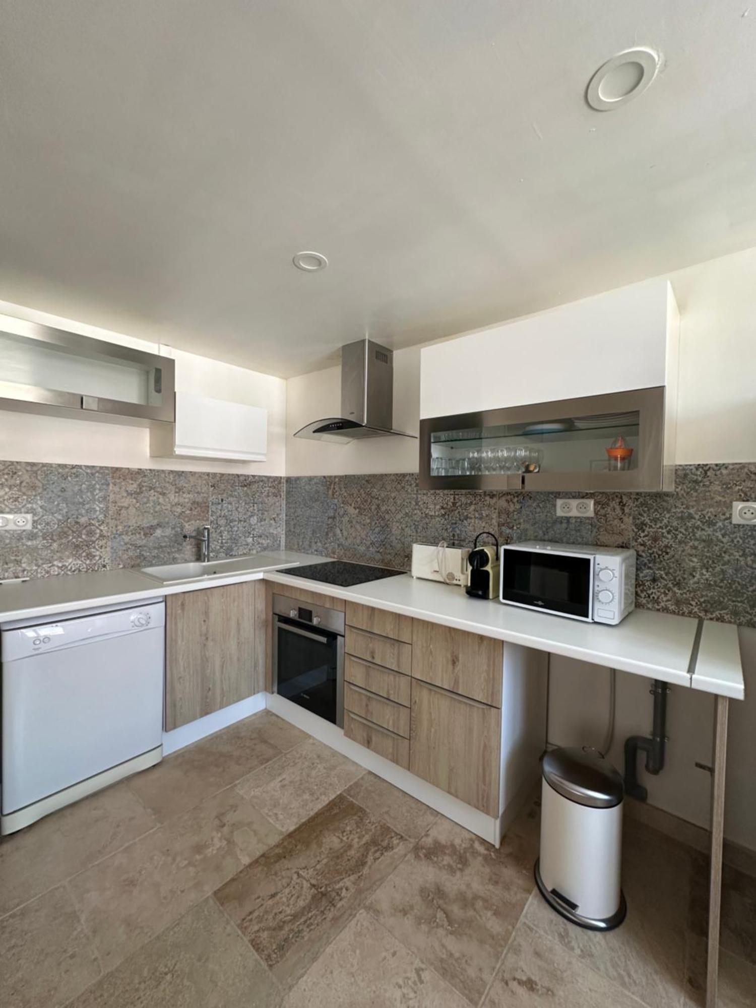 Appartement Avec Vue Sur L Eglise Des Saintes Екстериор снимка