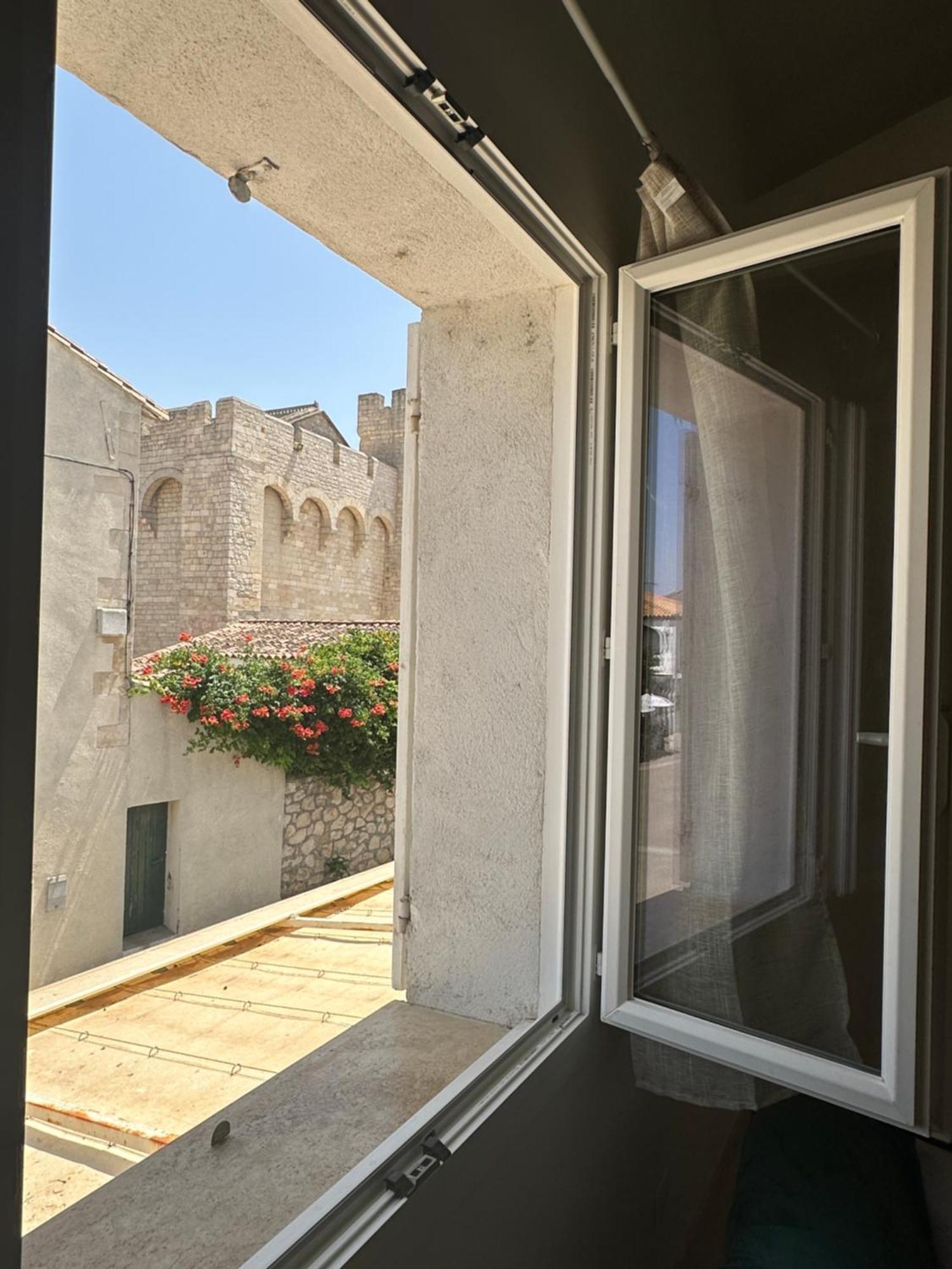 Appartement Avec Vue Sur L Eglise Des Saintes Екстериор снимка